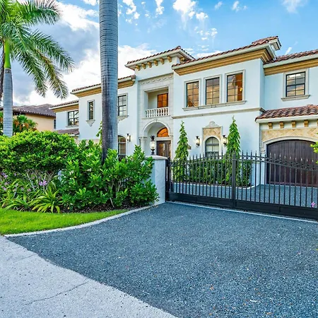 Fort Lauderdale Mansion With Private Pool & Hot Tub - Perfect For Families